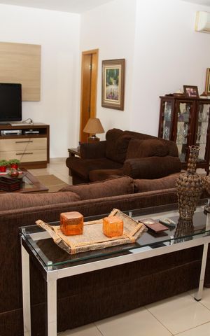 Casa de condomínio à venda com 202m², 4 quartos e 4 vagas Casa de condomínio à venda com 202m², 4 quartos e 4 vagasSala