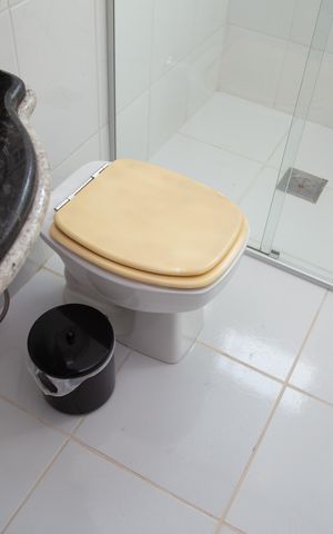 Casa de condomínio à venda com 202m², 4 quartos e 4 vagas Casa de condomínio à venda com 202m², 4 quartos e 4 vagasBanheiro