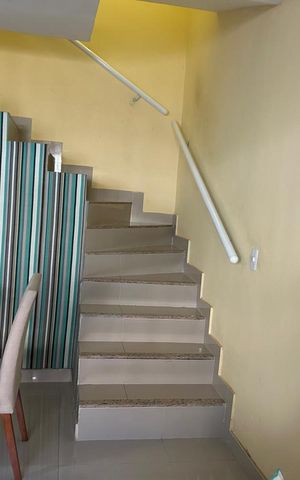 Casa de condomínio à venda com 120m², 3 quartos e 2 vagas Casa de condomínio à venda com 120m², 3 quartos e 2 vagasEscada