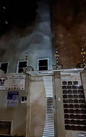 Apartamento para alugar com 50m², 2 quartos e 1 vagaFachada com Plaquinha