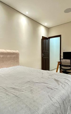 Casa à venda com 134m², 2 quartos e 2 vagas Casa à venda com 134m², 2 quartos e 2 vagasSuite