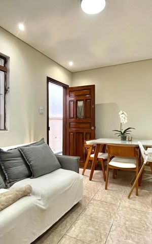 Casa à venda com 134m², 2 quartos e 2 vagas Casa à venda com 134m², 2 quartos e 2 vagasSala