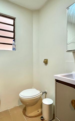 Casa à venda com 134m², 2 quartos e 2 vagas Casa à venda com 134m², 2 quartos e 2 vagasBanheiro Corredor