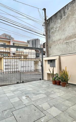 Casa à venda com 134m², 2 quartos e 2 vagas Casa à venda com 134m², 2 quartos e 2 vagasGaragem