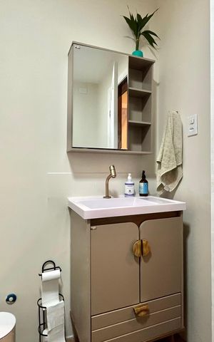 Casa à venda com 134m², 2 quartos e 2 vagas Casa à venda com 134m², 2 quartos e 2 vagasBanheiro Corredor