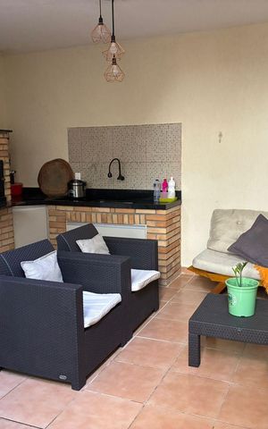 Casa à venda com 206m², 3 quartos e 2 vagas Casa à venda com 206m², 3 quartos e 2 vagasÁrea externa
