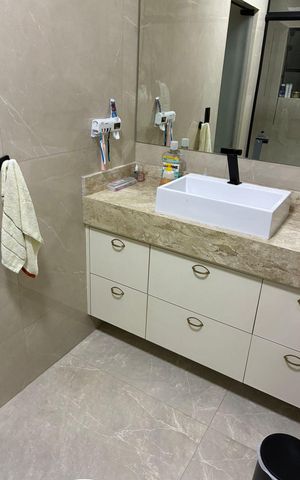 Casa à venda com 206m², 3 quartos e 2 vagas Casa à venda com 206m², 3 quartos e 2 vagasBanheiro