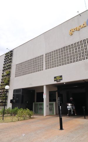 Apartamento para alugar com 50m², 2 quartos e 1 vagaFachada