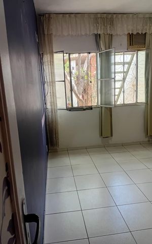Casa à venda com 85m², 2 quartos e sem vaga Casa à venda com 85m², 2 quartos e sem vagaSala