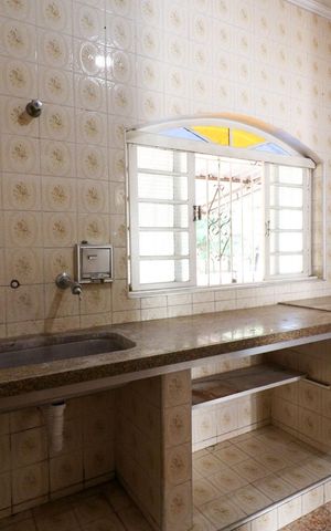 Casa à venda com 154m², 3 quartos e 2 vagas Casa à venda com 154m², 3 quartos e 2 vagasCozinha