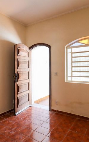 Casa à venda com 154m², 3 quartos e 2 vagas Casa à venda com 154m², 3 quartos e 2 vagasSala