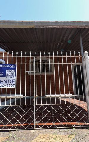 Casa à venda com 154m², 3 quartos e 2 vagas Casa à venda com 154m², 3 quartos e 2 vagasFachada