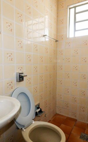 Casa à venda com 154m², 3 quartos e 2 vagas Casa à venda com 154m², 3 quartos e 2 vagasEdícula - Banheiro social