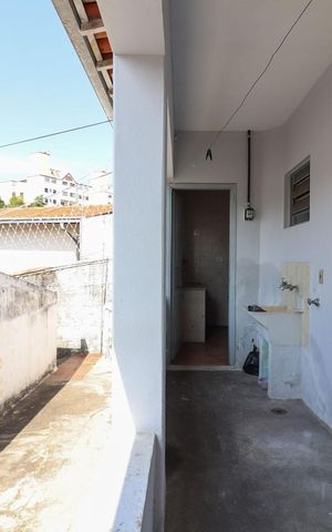 Casa à venda com 154m², 3 quartos e 2 vagas Casa à venda com 154m², 3 quartos e 2 vagasEdícula - Área de serviço