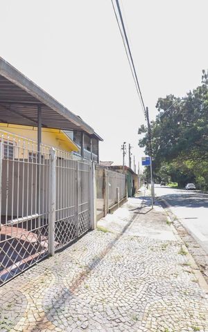 Casa à venda com 154m², 3 quartos e 2 vagas Casa à venda com 154m², 3 quartos e 2 vagasFachada