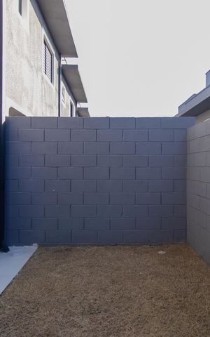 Casa de condomínio para alugar com 55m², 2 quartos e 2 vagas Casa de condomínio para alugar com 55m², 2 quartos e 2 vagasQuintal dos fundos