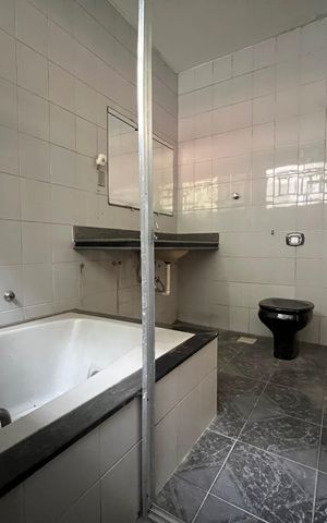 Casa para alugar com 357m², 7 quartos e 8 vagas Casa para alugar com 357m², 7 quartos e 8 vagasBanheiro da suíte