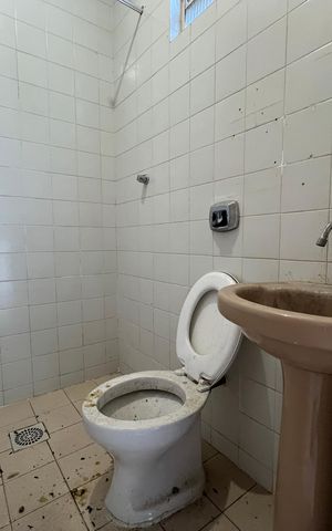 Casa para alugar com 357m², 7 quartos e 8 vagas Casa para alugar com 357m², 7 quartos e 8 vagasBanheiro da área externa