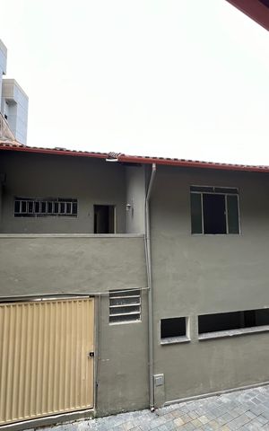 Casa para alugar com 357m², 7 quartos e 8 vagas Casa para alugar com 357m², 7 quartos e 8 vagasVista do área de serviço 3