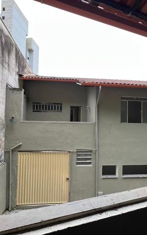 Casa para alugar com 357m², 7 quartos e 8 vagas Casa para alugar com 357m², 7 quartos e 8 vagasVista do área de serviço 3