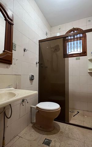 Casa para alugar com 357m², 7 quartos e 8 vagas Casa para alugar com 357m², 7 quartos e 8 vagasBanheiro social