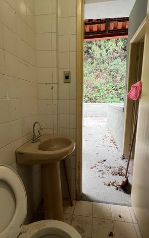 Casa para alugar com 357m², 7 quartos e 8 vagas Casa para alugar com 357m², 7 quartos e 8 vagasBanheiro da área externa