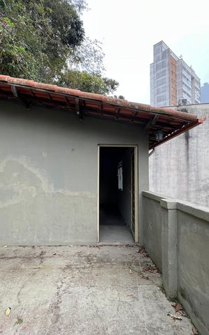 Casa para alugar com 357m², 7 quartos e 8 vagas Casa para alugar com 357m², 7 quartos e 8 vagasCorredor
