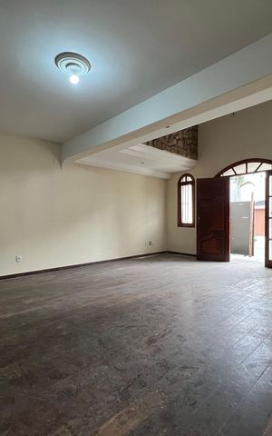 Casa para alugar com 357m², 7 quartos e 8 vagas Casa para alugar com 357m², 7 quartos e 8 vagasSala