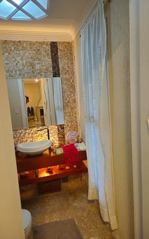 Casa de condomínio à venda com 312m², 4 quartos e 4 vagas Casa de condomínio à venda com 312m², 4 quartos e 4 vagasBanheiro