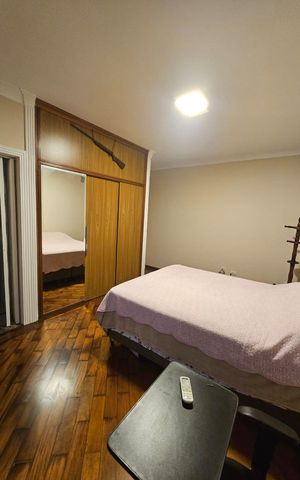 Casa de condomínio à venda com 312m², 4 quartos e 4 vagas Casa de condomínio à venda com 312m², 4 quartos e 4 vagasQuarto