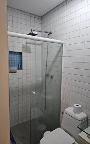 Casa de condomínio à venda com 312m², 4 quartos e 4 vagas Casa de condomínio à venda com 312m², 4 quartos e 4 vagasBanheiro