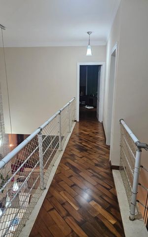 Casa de condomínio à venda com 312m², 4 quartos e 4 vagas Casa de condomínio à venda com 312m², 4 quartos e 4 vagasCorredor