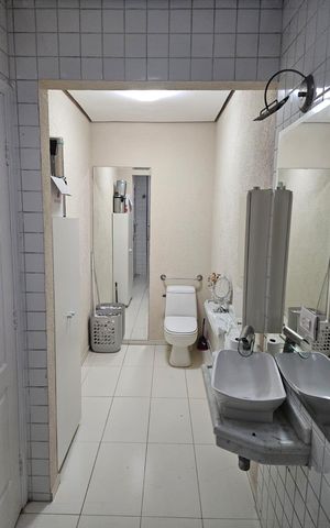 Casa de condomínio à venda com 312m², 4 quartos e 4 vagas Casa de condomínio à venda com 312m², 4 quartos e 4 vagasBanheiro