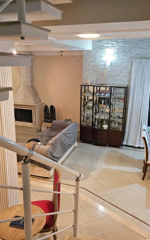 Casa de condomínio à venda com 312m², 4 quartos e 4 vagas Casa de condomínio à venda com 312m², 4 quartos e 4 vagasSala