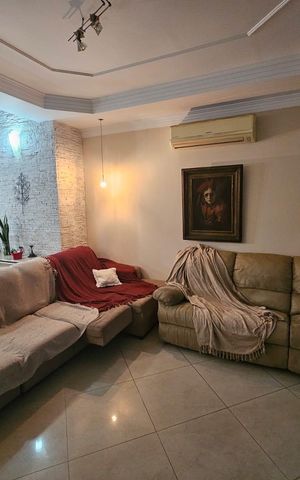 Casa de condomínio à venda com 312m², 4 quartos e 4 vagas Casa de condomínio à venda com 312m², 4 quartos e 4 vagasSala