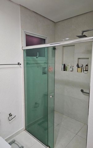 Casa de condomínio à venda com 312m², 4 quartos e 4 vagas Casa de condomínio à venda com 312m², 4 quartos e 4 vagasBanheiro