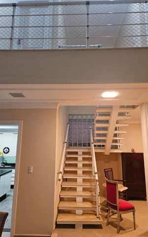 Casa de condomínio à venda com 312m², 4 quartos e 4 vagas Casa de condomínio à venda com 312m², 4 quartos e 4 vagasSala