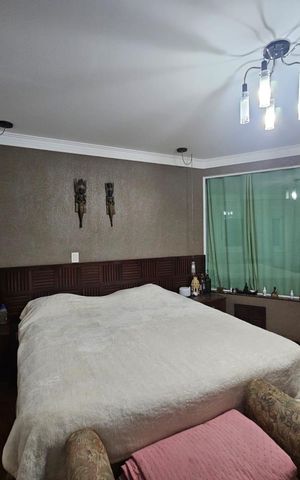 Casa de condomínio à venda com 312m², 4 quartos e 4 vagas Casa de condomínio à venda com 312m², 4 quartos e 4 vagasQuarto