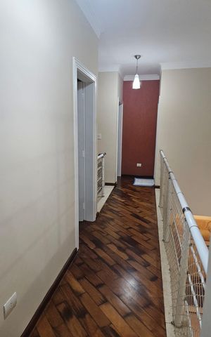 Casa de condomínio à venda com 312m², 4 quartos e 4 vagas Casa de condomínio à venda com 312m², 4 quartos e 4 vagasCorredor
