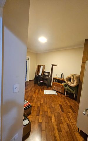 Casa de condomínio à venda com 312m², 4 quartos e 4 vagas Casa de condomínio à venda com 312m², 4 quartos e 4 vagasQuarto