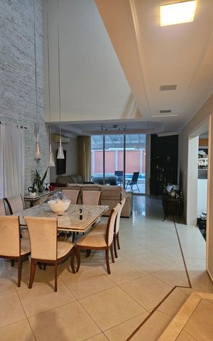 Casa de condomínio à venda com 312m², 4 quartos e 4 vagas Casa de condomínio à venda com 312m², 4 quartos e 4 vagasSala