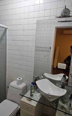 Casa de condomínio à venda com 312m², 4 quartos e 4 vagas Casa de condomínio à venda com 312m², 4 quartos e 4 vagasBanheiro