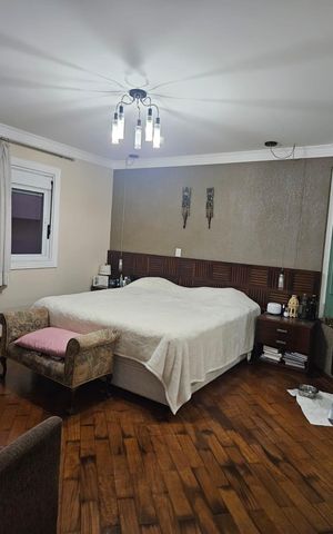 Casa de condomínio à venda com 312m², 4 quartos e 4 vagas Casa de condomínio à venda com 312m², 4 quartos e 4 vagasQuarto