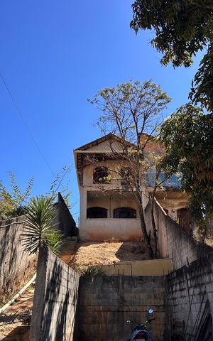 Casa à venda com 200m², 2 quartos e 4 vagas