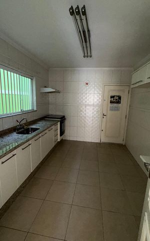 Casa à venda com 158m², 3 quartos e 3 vagas Casa à venda com 158m², 3 quartos e 3 vagasCozinha