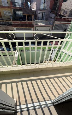 Casa à venda com 158m², 3 quartos e 3 vagas Casa à venda com 158m², 3 quartos e 3 vagasVaranda