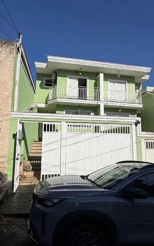 Casa à venda com 158m², 3 quartos e 3 vagas Casa à venda com 158m², 3 quartos e 3 vagasFachada
