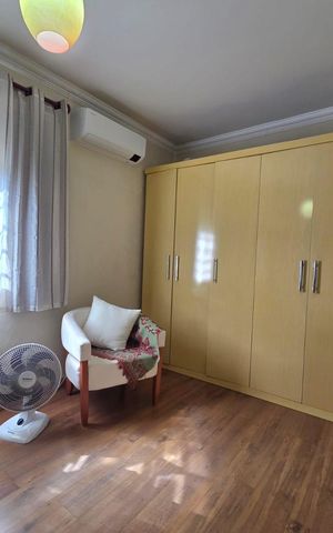 Casa à venda com 150m², 4 quartos e 6 vagas Casa à venda com 150m², 4 quartos e 6 vagasSuíte