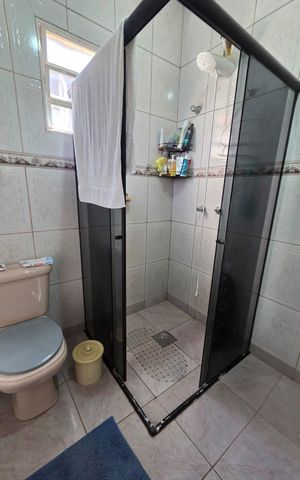 Casa à venda com 150m², 4 quartos e 6 vagas Casa à venda com 150m², 4 quartos e 6 vagasBanheiro Social
