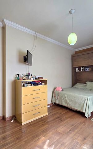 Casa à venda com 150m², 4 quartos e 6 vagas Casa à venda com 150m², 4 quartos e 6 vagasSuíte